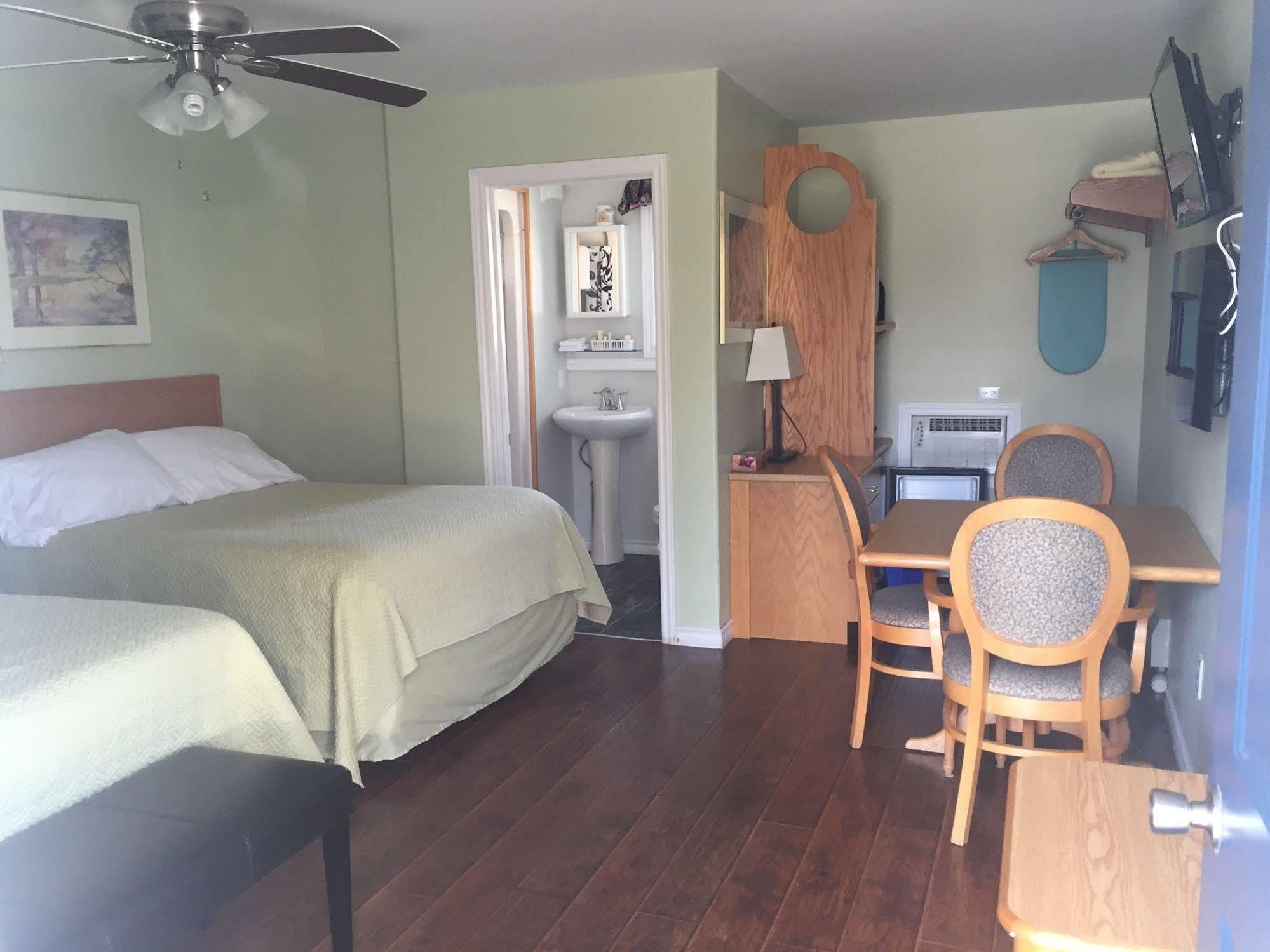 My Friends Inn Manitoulin Manitowaning Eksteriør billede