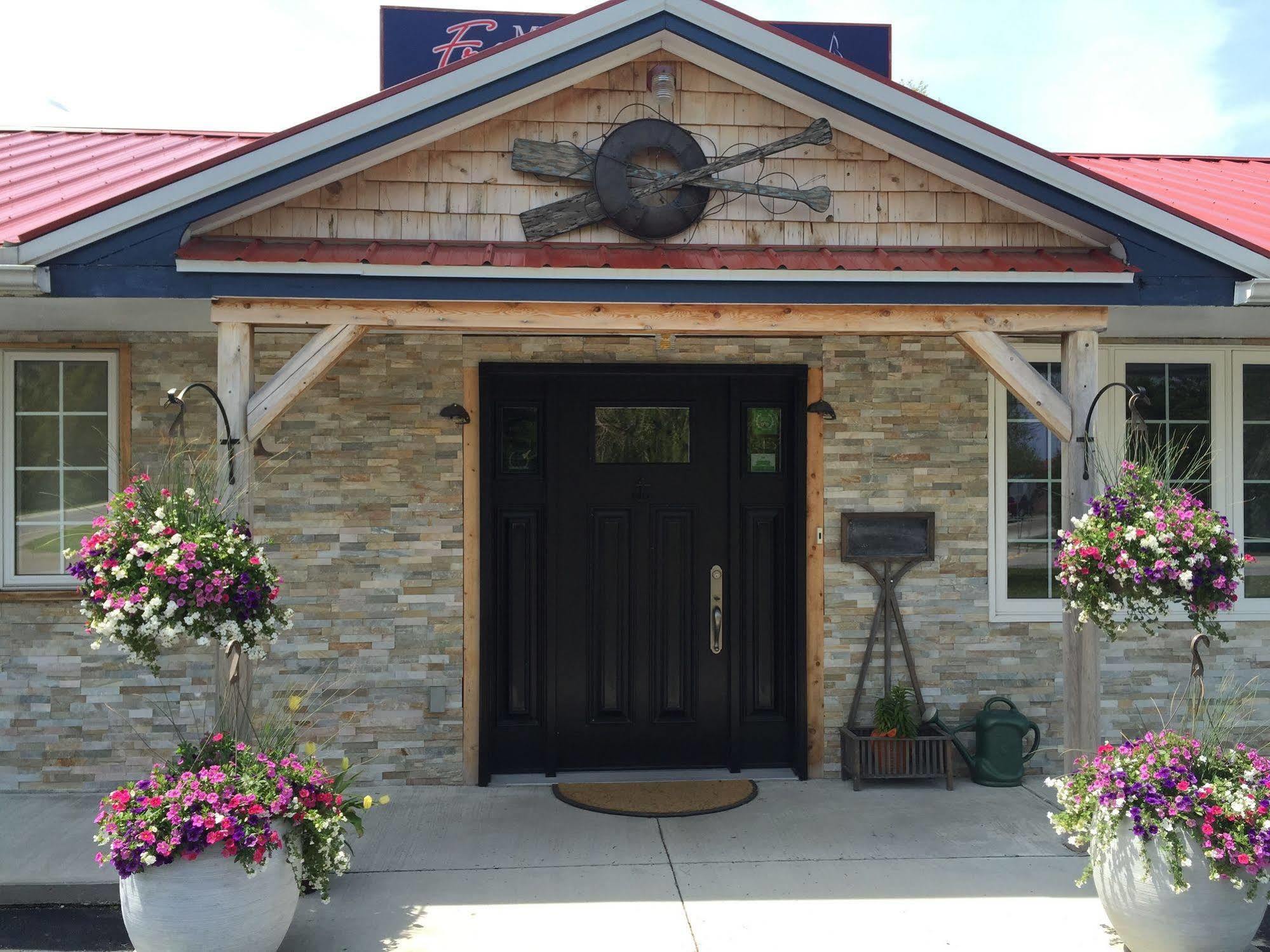 My Friends Inn Manitoulin Manitowaning Eksteriør billede