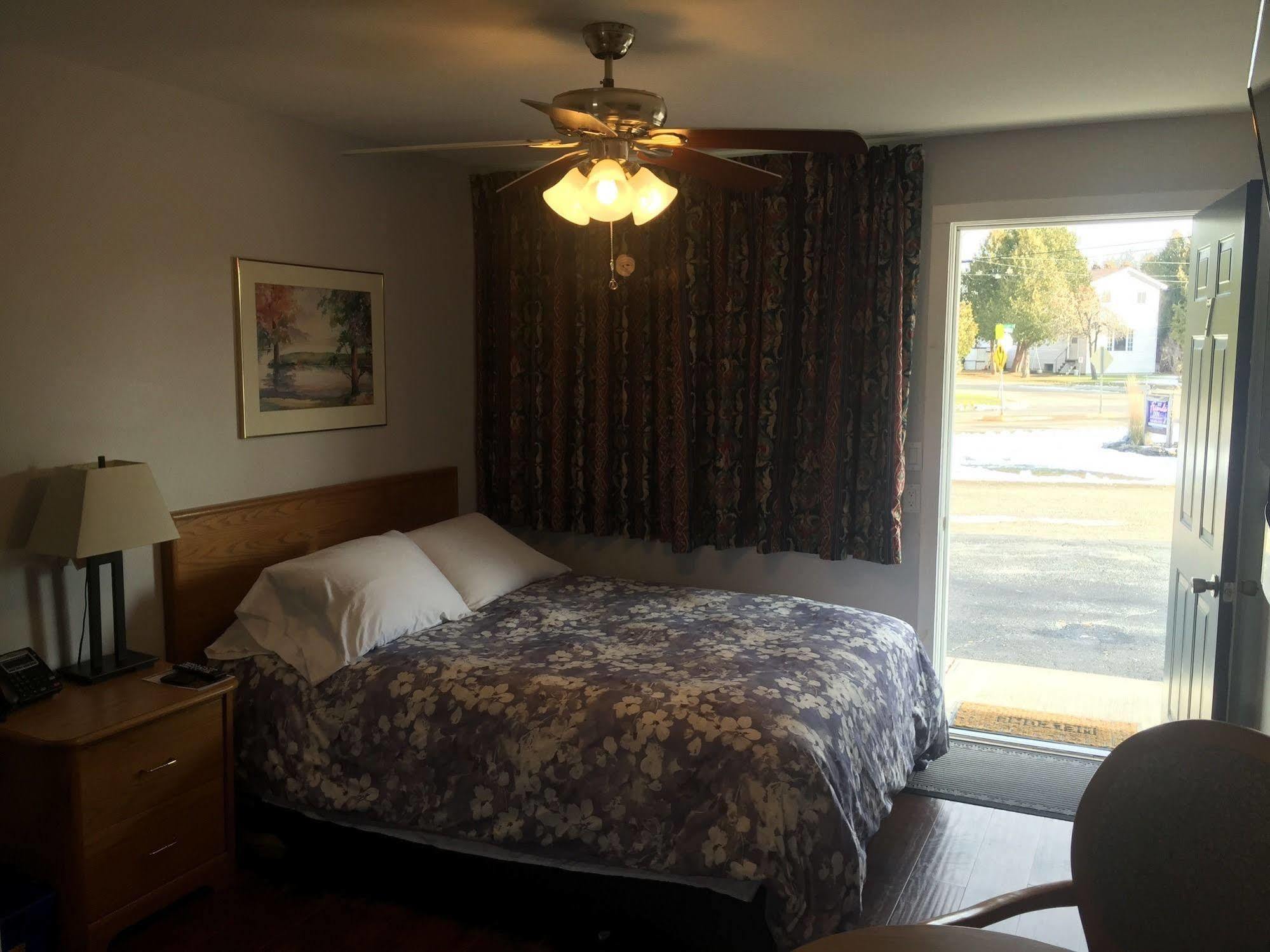 My Friends Inn Manitoulin Manitowaning Eksteriør billede